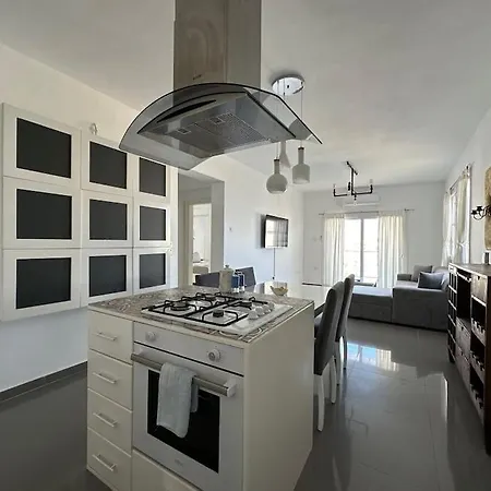2 Bedroom , 2 Bathroom Octavius 64 By Myguest Cyprus Apartman